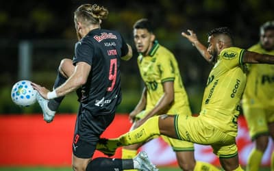 Isidro Pitta valoriza gols pelo Bragantino e mira Copa do Mundo: 'Sei que posso'