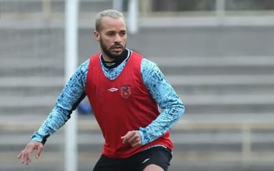 Jogagor brasileiro relata fuga antes da guerra no Irã e projeta seleções na Copa