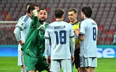 Bastidores da eliminação: elenco da Itália cobrou prêmio antes de jogo contra Bósnia