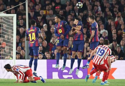 Com golaço de falta de Júlian Alvarez, Atlético de Madrid vence Barcelona na Champions; veja o gol