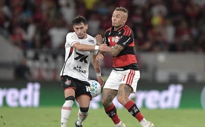 Possível cartão vermelho em Flamengo x Vitória gera debate na web: 'Vergonha'