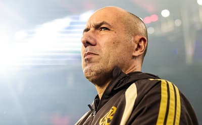 Torcedores do Flamengo mandam recado a Leo Jardim: 'Não tem cabimento'