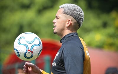 Luciano marca e agita a torcida do São Paulo: 'Sempre ele'