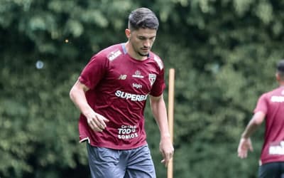 Volante do São Paulo, Pablo Maia passa por cirurgia para corrigir fraturas