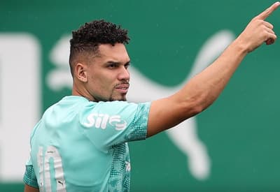 Paulinho, atacante do Palmeiras