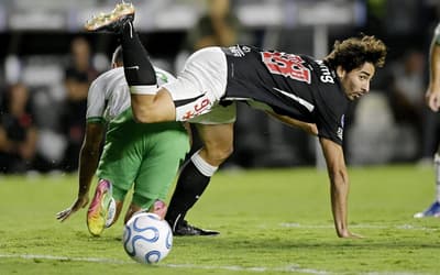 Torcedores se revoltam com expulsão em Vasco x Audax Italiano: 'Inacreditável'