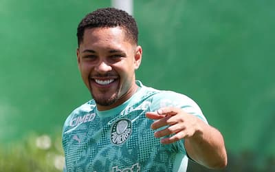 Palmeiras se reapresenta com Vitor Roque em campo, e Abel perde outro lateral por lesão