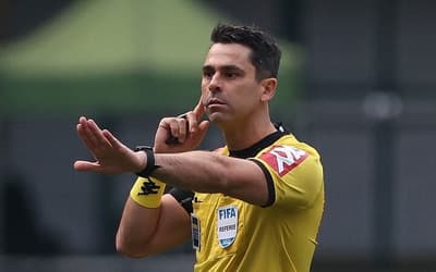 Especialista aponta erro grave de árbitro em Corinthians x Palmeiras