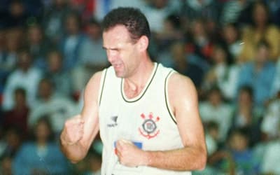 Corinthians presta homenagem a Oscar Schmidt, ídolo do basquete mundial