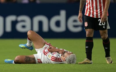 Arrascaeta sente, deixa jogo do Flamengo na Libertadores e preocupa torcida