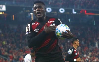 Melhores momentos: Athletico-PR vira no fim e supera o Vitória; dê suas notas