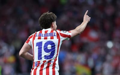 Julián Álvarez supera marca de Messi na Champions League