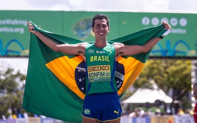 Do preconceito à aclamação, Caio Bonfim celebra medalha nos braços do povo