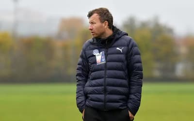 Petr Vlachovsky, técnico condenado por filmar jogadoras secretamente no vestiário. (Reprodução / FC Slovácko)