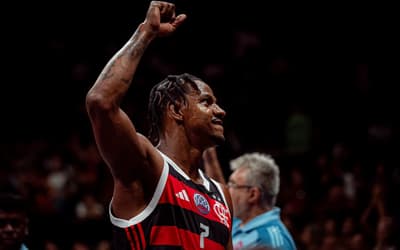 Focado na BCLA, capitão do Flamengo 'alfineta' Vasco após rebaixamento no NBB
