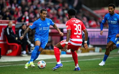 Arthur reduz tempo de recuperação pela metade e volta a jogar pelo Bayer Leverkusen