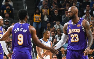 Lebron e Bronny protagonizam inédita assistência na NBA: vídeo
