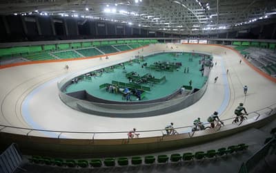 Velódromo do Parque Olímpico foi palco de quebra de recorde e despedida de lenda