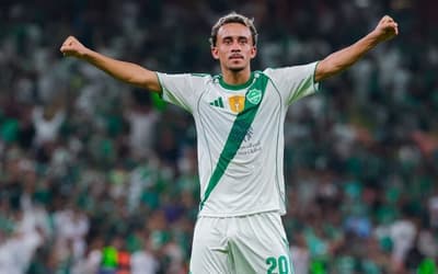 Ex-Flamengo marca em vitória do Al-Ahli pelo Campeonato Saudita