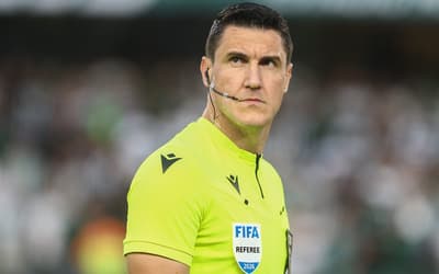 Decisão da arbitragem em Cruzeiro x Atlético-MG causa revolta: 'Inacreditável'