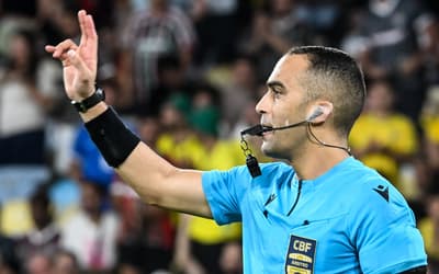 Jornalista dispara contra arbitragem em Flamengo x Palmeiras: 'Histórico'