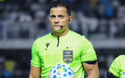 Savio Pereira Sampaio apita o duelo (Foto: Sports Press Photo / Sports Press Photo/Fotoarena/Folhapress)