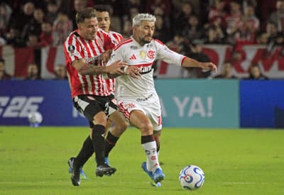 Rubro-Negro ainda não divulgou previsão de retorno do atleta (Foto: Pool Pelaez Burga/DiaEsportivo/Folhapress)
