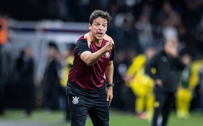 De novo? Diniz chama árbitro de Mirassol x Corinthians de 'mascarado'