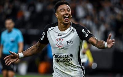 Lingard exalta Diniz e quer Corinthians na final da Libertadores: 'Diferente'