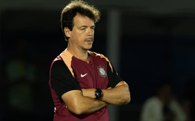 Corinthians: Diniz perde meio-campista para clássico contra o São Paulo