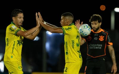 Corinthians perde para o Mirassol e entra na zona de rebaixamento do Brasileirão; dê suas notas