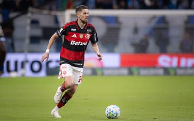 Jorginho alia volume e precisão de passes para liderar o Flamengo
