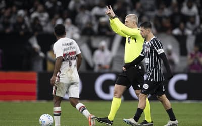 Corinthians x São Paulo: árbitro relata objetos lançados no gramado da Neo Química Arena