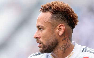 Neymar durante Santos x Coritiba, na véspera da convocação (Foto: Marcello Zambrana/AGIF/Folhapress)