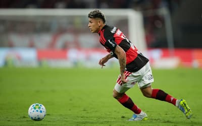 Especialista de arbitragem dá veredito sobre expulsão de Carrascal em Flamengo x Palmeiras