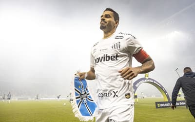 Lucas Veríssimo foi tutlar do Santos no duelo contra o Grêmio. .(Foto: Pedro Paulo Diaz/Thenews2/Folhapress)