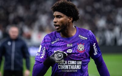 Torcedores reagem à falha de Hugo Souza em Corinthians x Platense