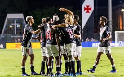 Torcida do Vasco se rende a jogador criticado na Sul-Americana: 'Loucura'
