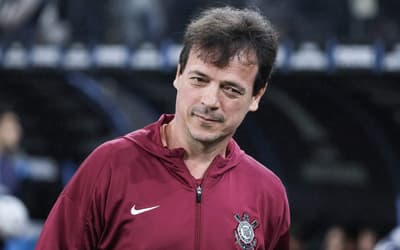Diniz explica minutagem de Memphis e defende Yuri Alberto após vaias: 'Tem casca'