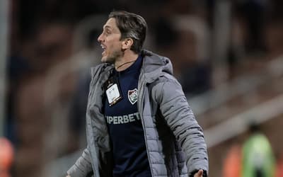 Zubeldía explica John Kennedy no banco do Fluminense: 'É difícil encontrar'
