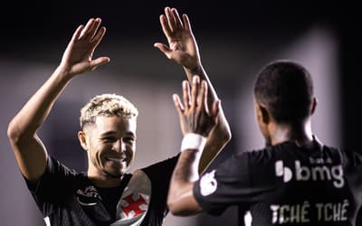 Adson aproveita oportunidades e se firma como titular do Vasco