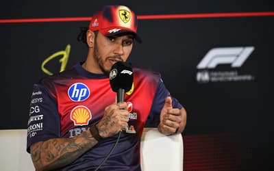 Hamilton cobra atualizações da Ferrari para se aproximar da Mercedes