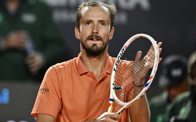 Medvedev se recupera, vence Landaluce e vai à semifinal do Aberto de Roma