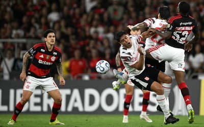 Jogador de Copa do Mundo é detonado em Flamengo x Estudiantes: 'Faz mais'