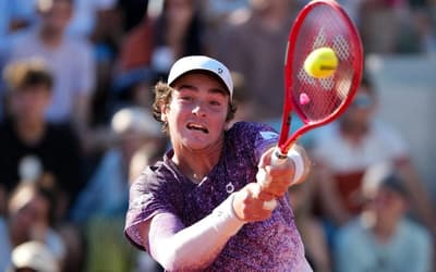 João Fonseca protagoniza virada da carreira e desafia Djokovic em Roland Garros