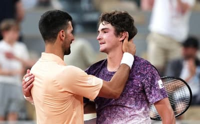 Zé Gotinha comemora vitória de João Fonseca e ironiza Djokovic: 'Meu imunizado'