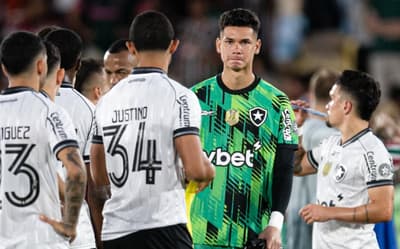 Cristhian Loor, goleiro do Botafogo, é convocado pela Seleção do Equador