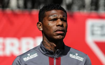 Tricolor aguarda retorno do contato com o zagueiro (Foto: Erico Leonan / São Paulo FC)