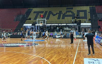 Corinthians vence Pinheiros com propriedade e empata semifinal do NBB