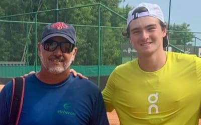 'Monumental': professor e primeiro técnico de João Fonseca exalta vitória sobre Djokovic
